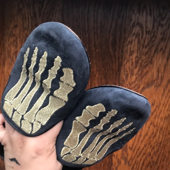 Mara & Mine Skull Suede Flats - Picture 7 of 7